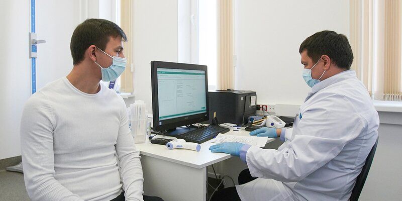 С 21 декабря записаться на вакцинацию от COVID-19 смогут работники транспорта, энергетики, промышленности, а также сотрудники СМИ