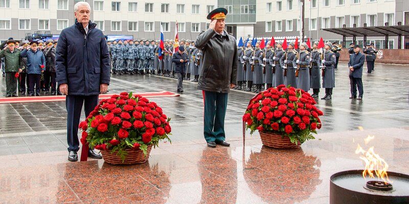 Монумент «Свеча памяти» установили в Москве в честь погибших сотрудников Росгвардии