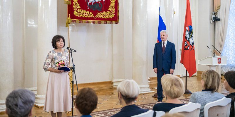Столичным педагогам вручили почетный знак «Заслуженный учитель города Москвы»