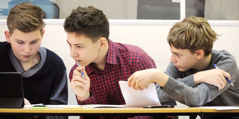 Сергей Собянин учредил гранты для победителей международных олимпиад школьников