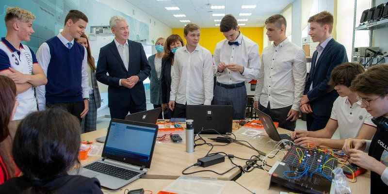Сергей Собянин поздравил учащихся и педагогов с Днем знаний