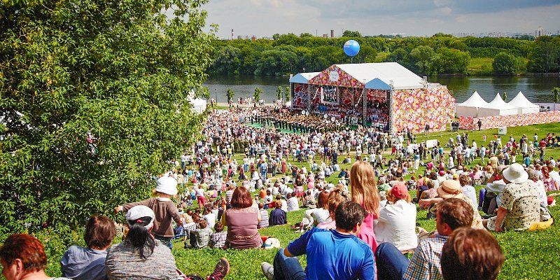 Фестивали, кино и выставки: московские парки подготовили летнюю программу