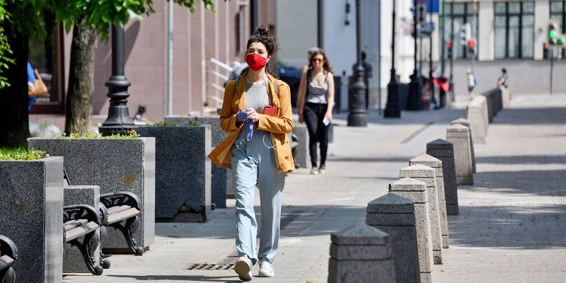 В городских общественных местах продолжает сохраняться масочный режим