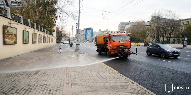 В городе проводится осенняя промывка улиц