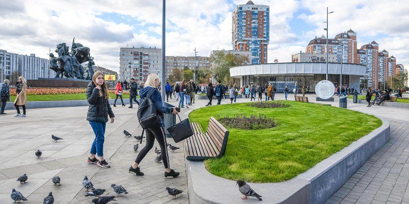 Результат благоустройства: как площади у станций метро стали общественными пространствами