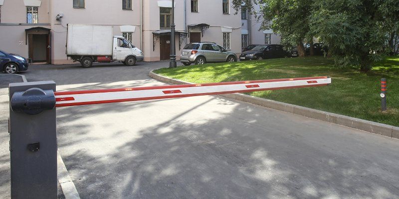 Субсидии на установку шлагбаумов во дворах увеличились в два раза