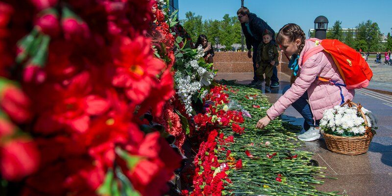 «Цветы Победы»: школьники, студенты и волонтеры возложат цветы к монументам и памятникам